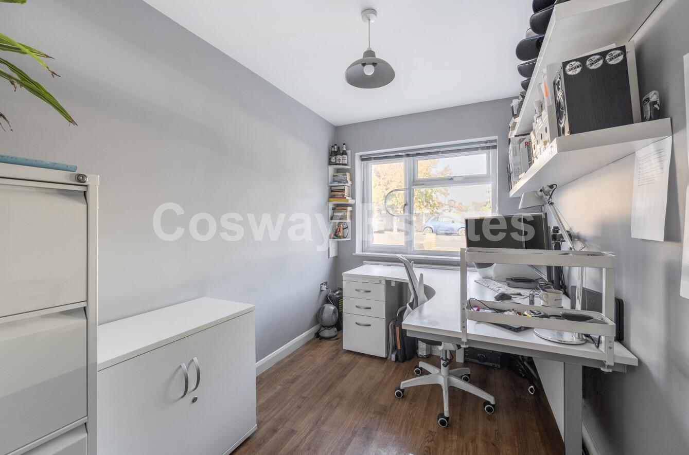Hale Drive, Mill Hill, NW7, London